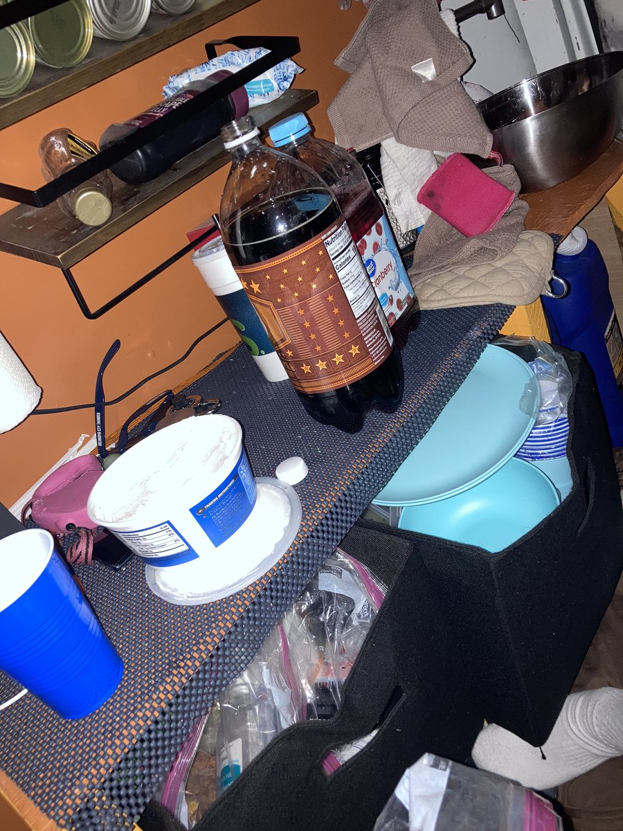 Space_CWA's tweet image. #vanlifefood I really recommend cool whip and root beer it taste exactly like root beer float instead of using ice cream (sadly it would melt in the cooler🥺) try and tell me how u like it these are from last night