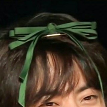 dailyjinpouts's tweet photo. How to trigger seokjin Stans: just show them this 😭✊ https://t.co/XRmuxugTFk