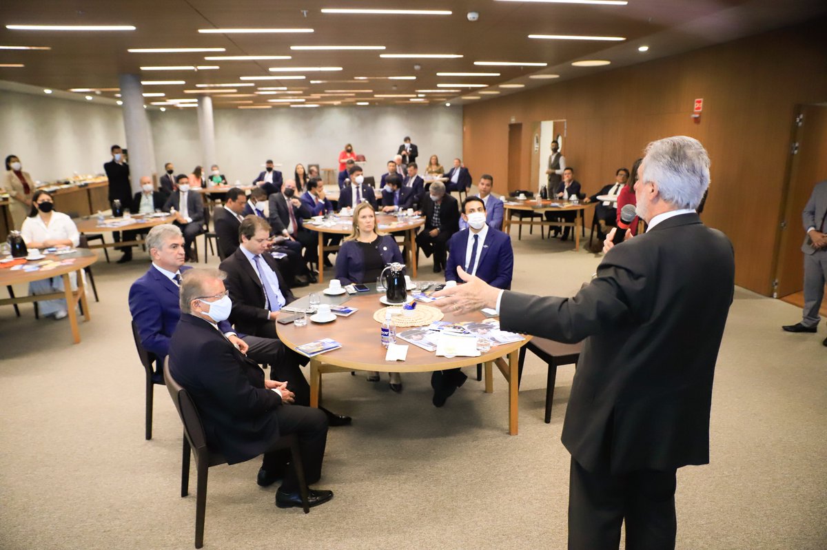 O Sebrae reuniu-se, nesta quarta-feira (27), com parlamentares do Maranhão para discutir as principais ações e projetos de lei que podem desenvolver o ambiente de negócios do estado.