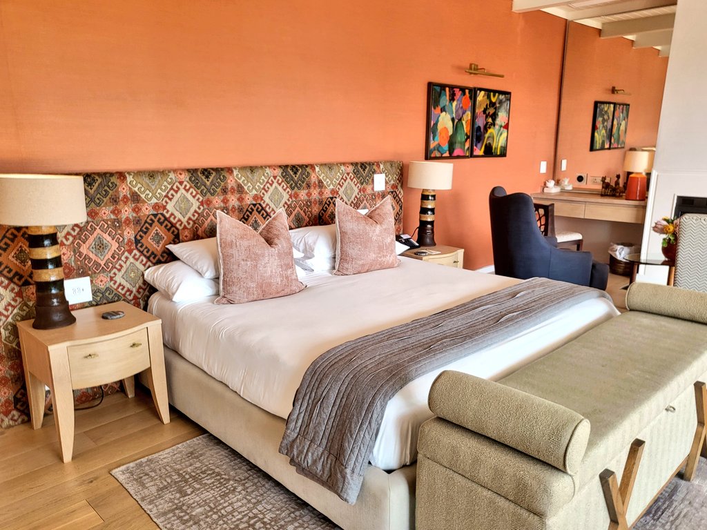 livingitupct's tweet image. Absolutely crushing on the beautifully furnished interior of our Moresque Vineyard Suite. Designer heaven! #hosted #luxurytravel #designdelights #lifestyle #luxetravel #livingitupct