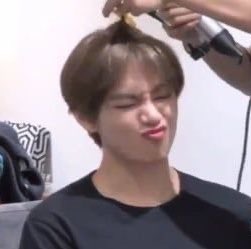 เข้วมันงอกง่ะมิ้เข้วมังง้อกกกก  ^•ﻌ•^
I vote #BUTTER for #TheSong on #PCAs