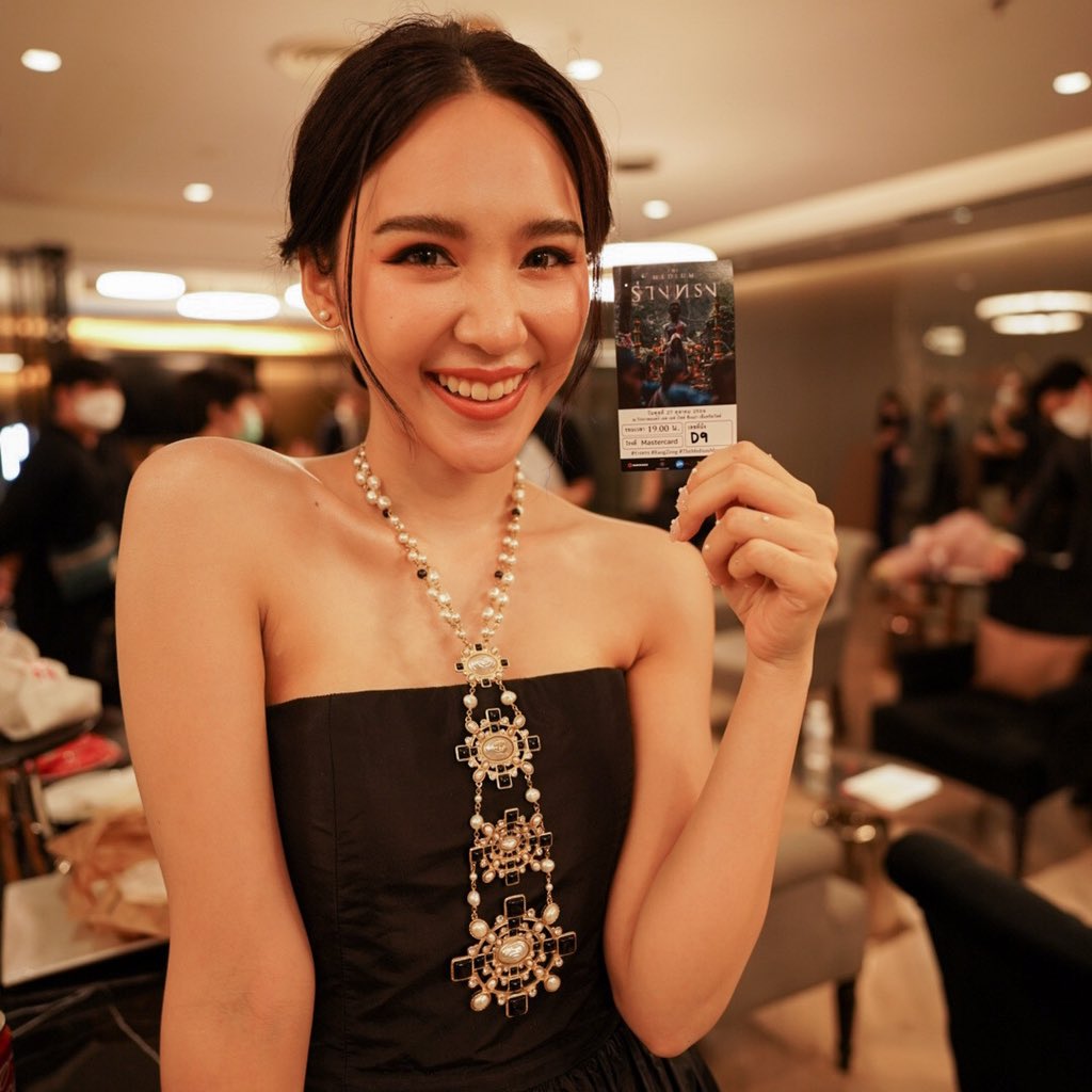 yadarilya's tweet photo. วันนี้เหนื่อยแต่มีความสุขมากๆ 
ญดาไม่รู้จะขอบคุณยังไงให้หมด 
ขอนอนก่อนนะ ดีใจมากๆ ที่ได้เห็นร่างทรงในโรงภาพยนตร์  พรุ่งนี้จะมาเขียนขอบคุณทุกคนยาวๆ นะคะ🥺💕 #ร่างทรง #RangZong #TheMeDiumMovie https://t.co/m41kFXOqsy