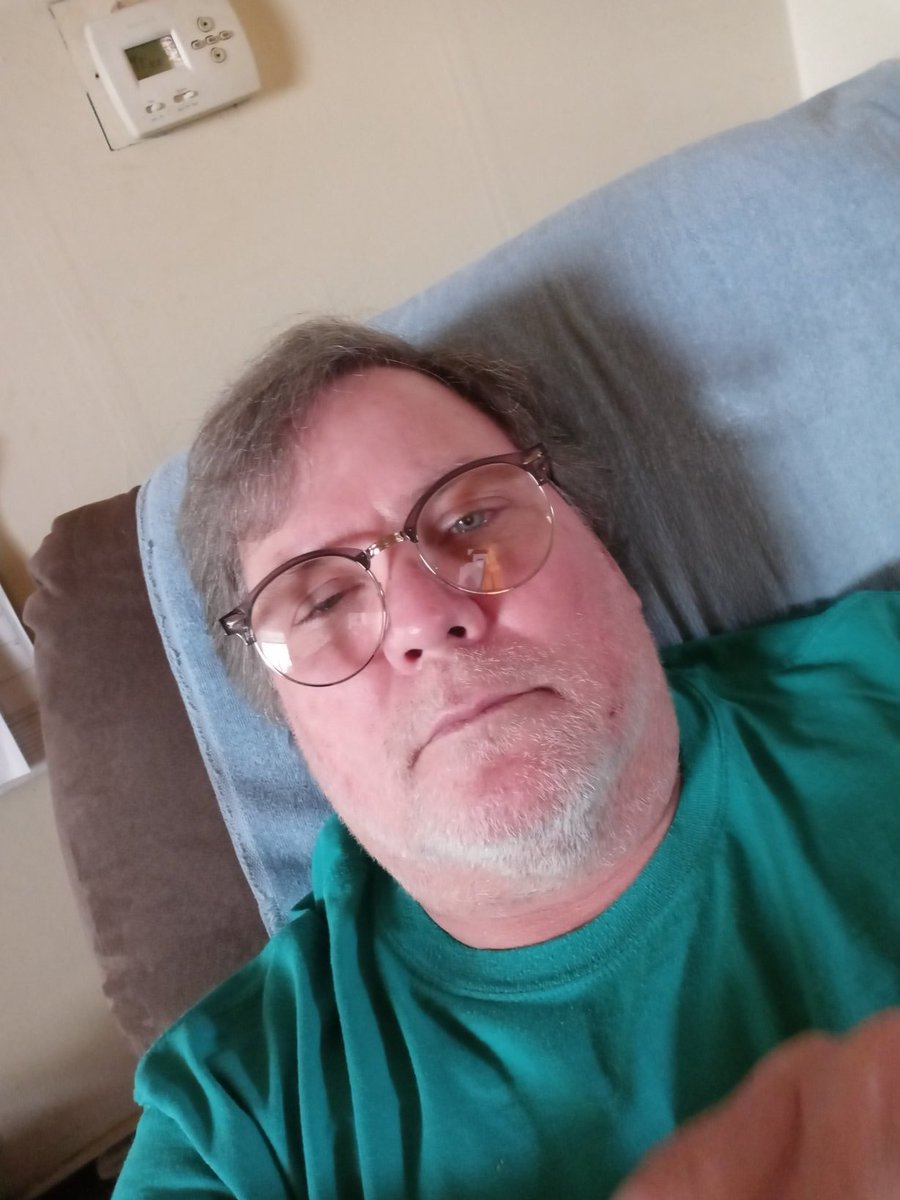freddiehbear1's tweet photo. Good morning happy hump day to all of you !!!
AKA Wednesday !!!
Hump day used to be every day, but I'm a single man now.... https://t.co/wcFQA3aNZl