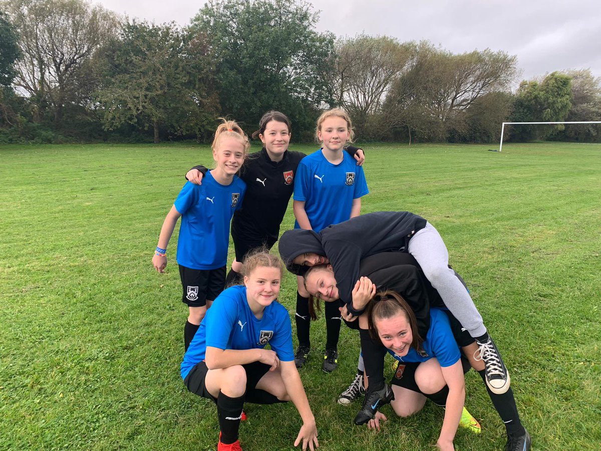 ...

Working hard training even though they are away on holiday together ⚽️

Always got an eye on the next match 💪🏻 

Even managed a game against some lads in the park. 

@smiffdoggy 👍🏻👌🏻⚽️

#stourwesr
#glassgirls