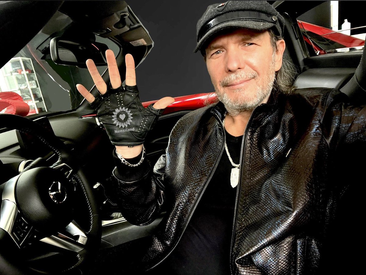 Привет Нэнсилэнд! 🤗🌻Хорошего вечера! Потрудились на славу! Надеюсь клип вам понравится! Спасибо за поддержку и участие! Идём к новым уровням вершин музыкального Олимпа! 😎👌🏼Мы вместе! С музыкой и песнями Нэнси! На Земле и на Небе! Быть добру! #нэнси