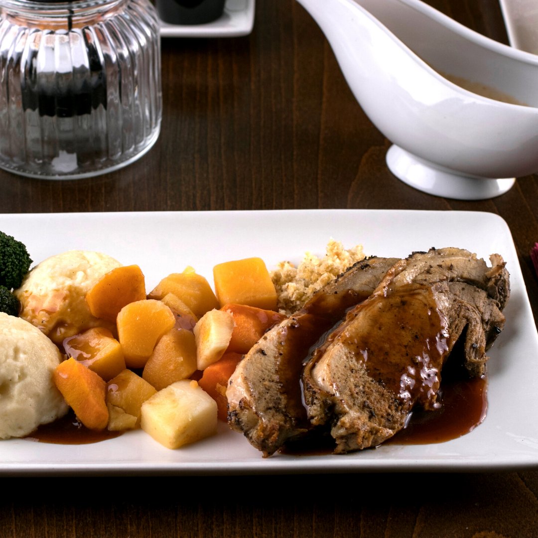 Mid-week dinners done right!! 😍 🤩

#roastdinner #beef #roastbeef #midweekdinners #dinner #wednesday #jwsweetman #foodie #foodlovers #foodporn #food #instafood #foodstagram #delicious #yummy #tasty #dinnertime #irishpub #irishrestaurant