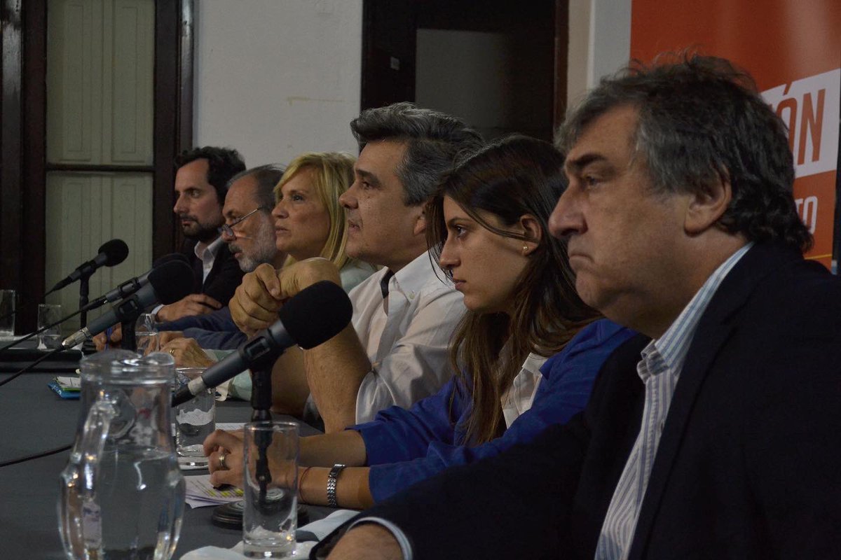 GENERACION_uy's tweet photo. #LogramosUnCambio ✌🏽🍊

🗣Nos reunimos a defender la LUC. Una ley que promueve derechos y libertades, y que sostiene el cambio que la ciudadanía votó en 2019. 

¡Gracias @beatrizargimon @sergiobotana @jorgegandini y @cdcamy por sumarse!

#LaLUCNoSeToca https://t.co/Q3Cg6zfc1u
