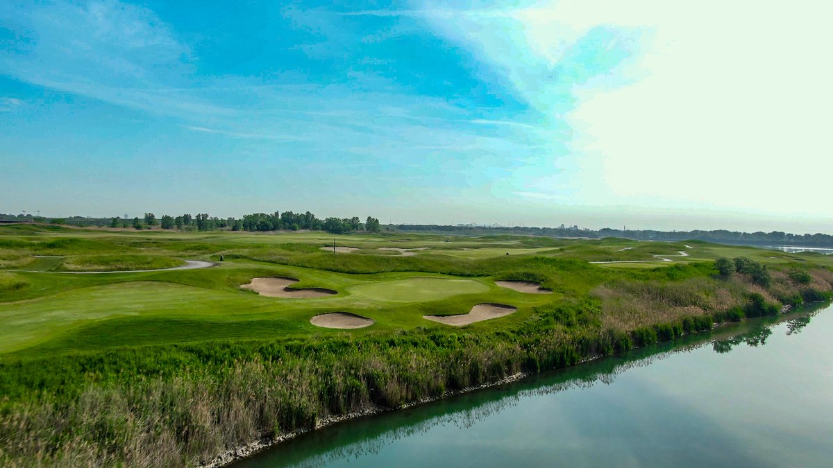 HarborsideGolf's tweet photo. Fall golf is still fully in swing as we head into November. Book your tee time and join us on the course.
#golf #illinoisgolf #chicagogolf #pga #bestgolfcourse #bucketlistgolf #harborsideinternational #harborsidechicago #harborside #flyoverfriday #golfchicago #golfisgreat https://t.co/86uXXpxU68