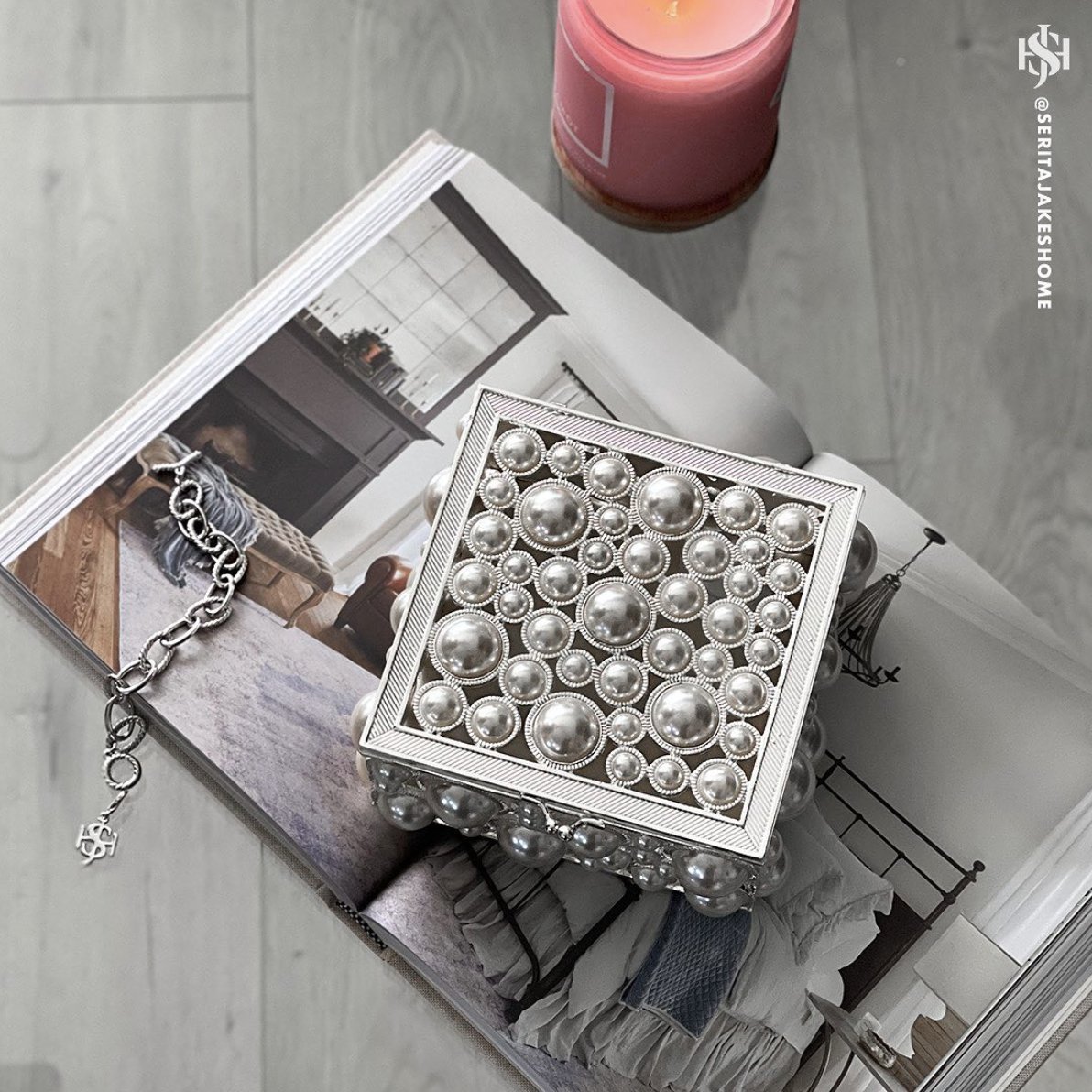 The details matter at @SeritaJakesHome! ✨ 

A gift fit for a queen, the Pearl Dreams Box exudes grandeur, lending to the regality of her #sacredspace.

 Shop now at SeritaJakesHome.com 

#MySacredHome #SeritaJakesHome