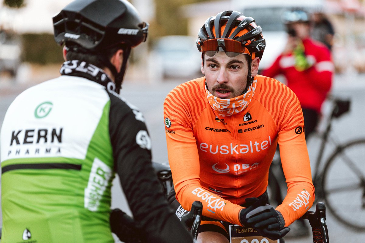 Plazer bat <a href="/EnriqueSanz89/">Enrique Sanz</a>! Zorte on eta gozatu (baita bizikletan) zure bizitza berri honetan. Ez gara iñoiz taldekide izan baiña beti errespetuz jokatu duzu nerekin. 👏🏼

📸: Mirari Nazabal <a href="/etxeondo_/">Etxeondo</a> <a href="/testellaepic/">tierraestellaepic</a>