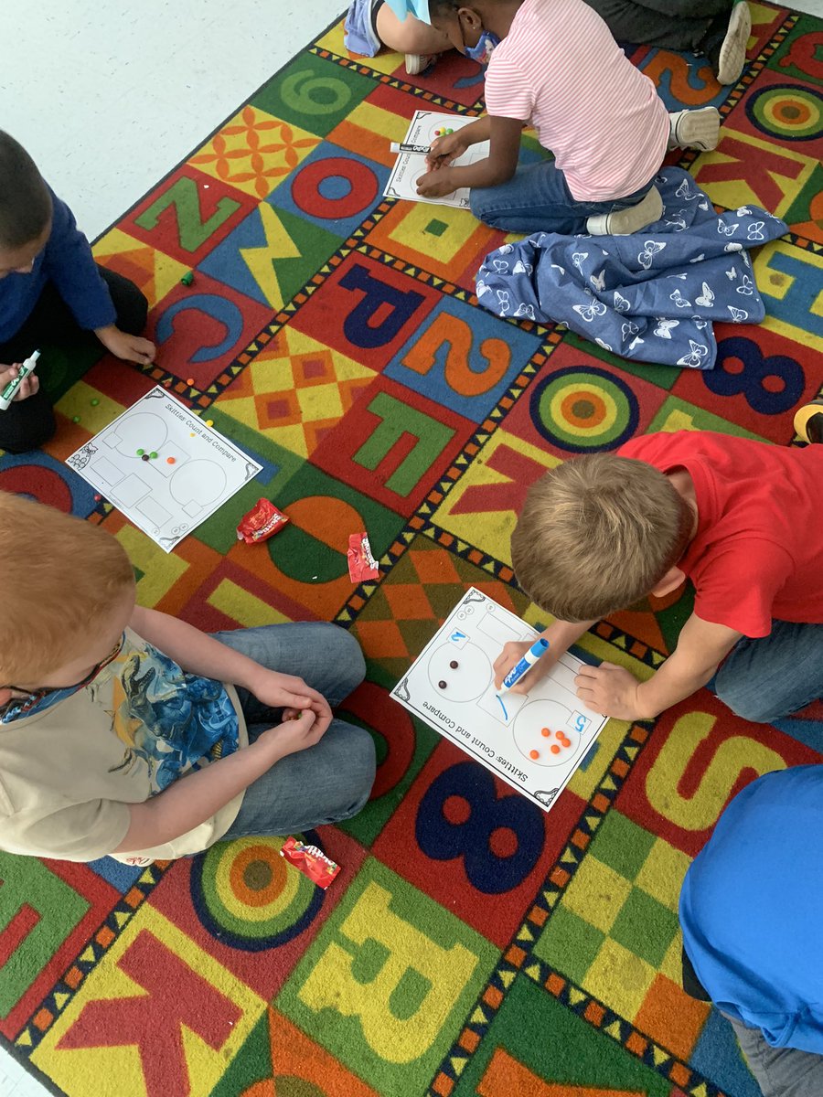 Fresh friends had a blast with our daily exploration task on comparing! #whatmathmathematiciansdo <a href="/BlackmanElem/">Blackman Elementary</a> <a href="/rucoschools/">Rutherford County Schools</a> <a href="/SusanLoveless23/">Susan Loveless</a>