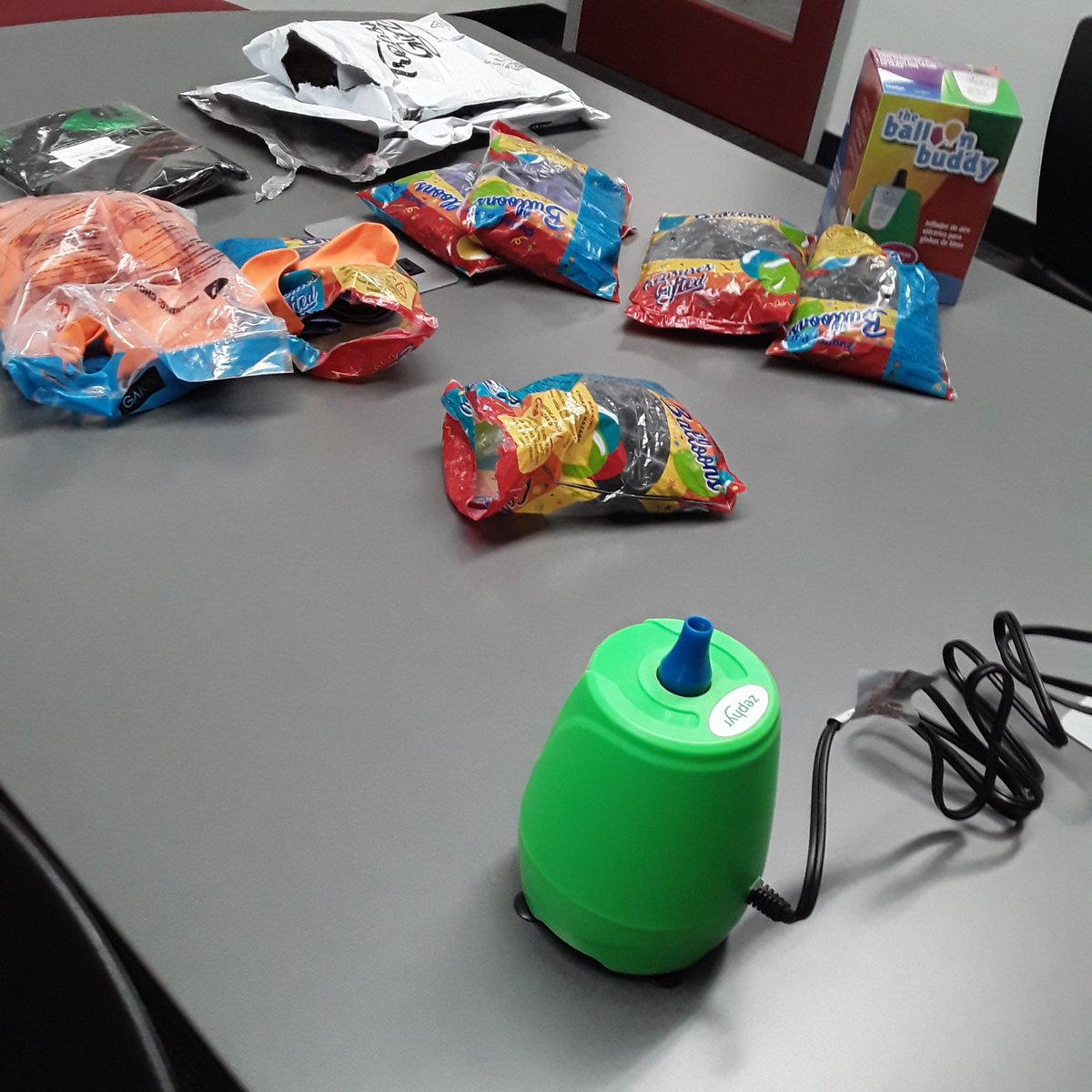 np_tweetz's tweet photo. Blowing up balloons for tonights Halloween event...
#truckortreat #commUnity 
#halloween https://t.co/YGLUxBT4sM