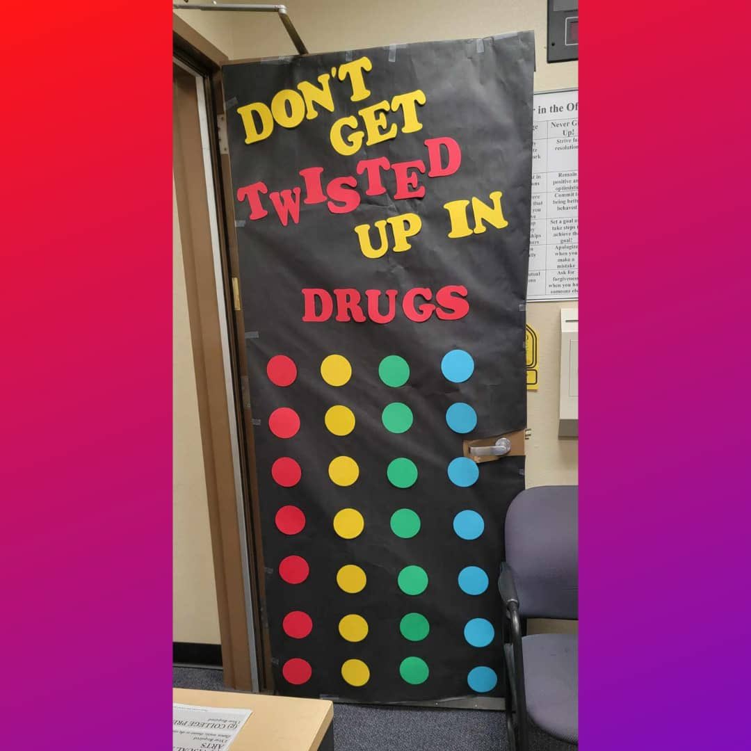Be the leader of the pac &amp; don’t get twisted up in drugs! Drugs lead to danger &amp; harm. It makes you feel DEAD. Drugs End All Dreams! Be a dream chaser instead of a dream ender. Don’t do drugs! #RedRibbonWeek @rcecus <a href="/RCOE/">RivCo Office of Education</a> @wearevdl @morenovalleyusd @VDL_Prinicipal @VDL_AP_STEPH