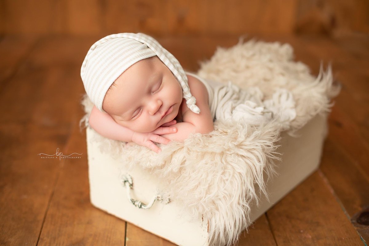 annnatille's tweet photo. And this is just our sneak peak .. 
I cannot wait to see the rest of Crew’s newborn session. 😭😭 https://t.co/Ko6zVVG4HD