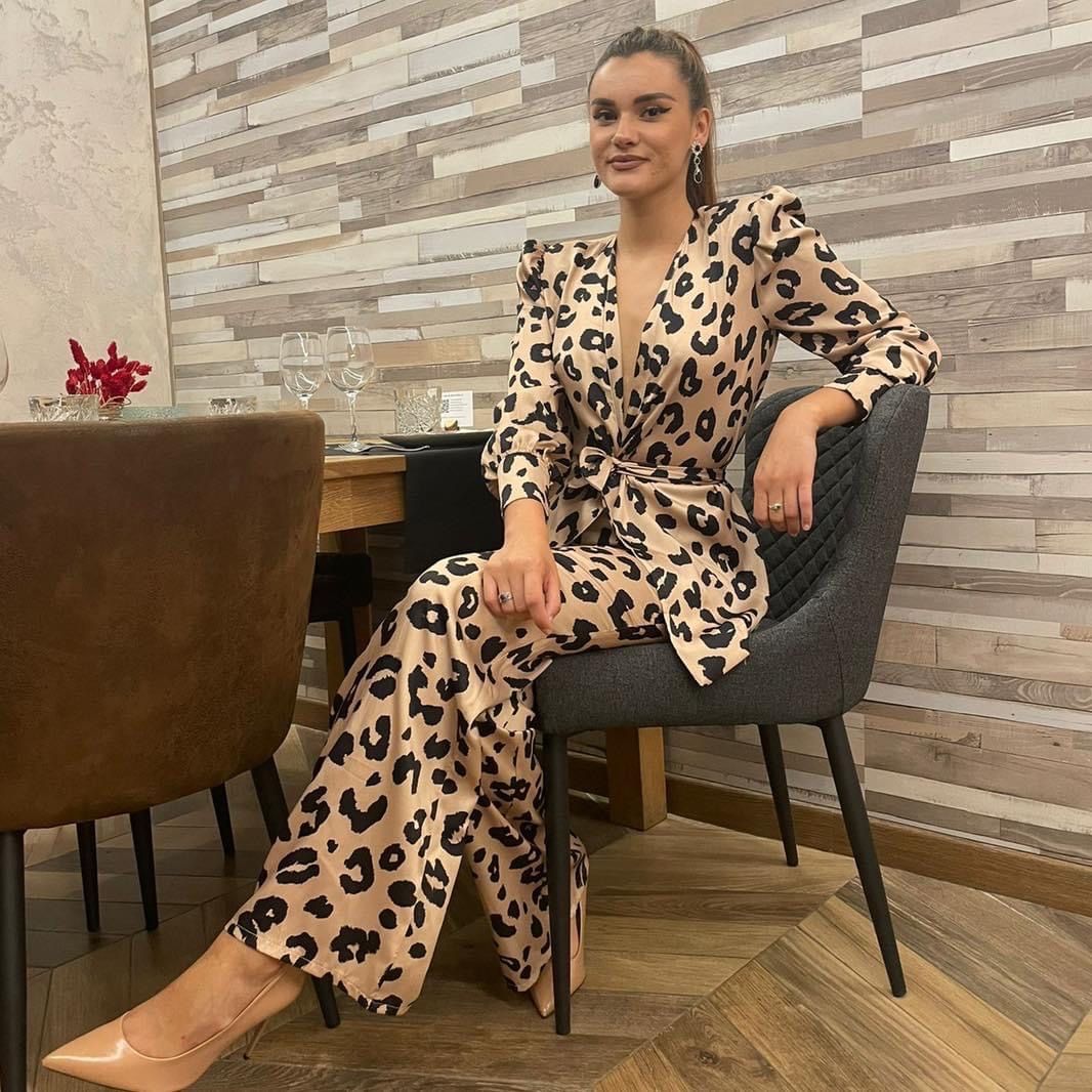 LaPepaAlc's tweet photo. Nuestras clientas siempre muy satisfechas y luciendo unos vestidos fantásticos. 🤗 https://t.co/JylHc1sqiz #lapepalicante #alicante 
.
.
#moda #modafemenina #lookofday #outfitstyle #fashion #fashiongirl #modamujer #modaespañola #fashionlover #stylefashion #styleblogger https://t.co/A0h6ooddXX