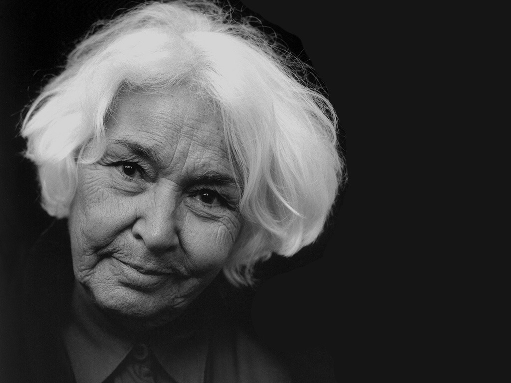 Un 27 d'octubre de 1931 va néixer Nawal El Saadawi, metgessa i psiquiatra egípcia, escriptora prohibida, considerada referent del feminisme socialista. Una veu imprescindible de denúncia sobre la terrible realitat viscuda per les dones en el món àrab. Ens va deixar al març.