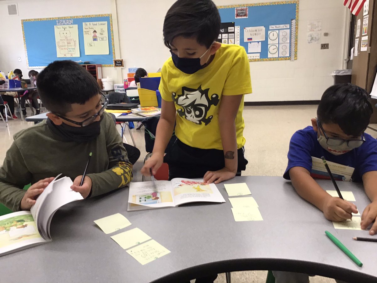 This group is hard at work on recounting a story  <a href="/PanthersD100/">PershingSchool</a> #teampershing <a href="/Ms_Bazz/">Diona Iacobazzi</a> #d100inspires