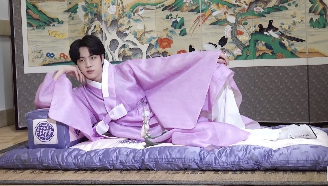 Joletapias's tweet image. #FNHot On Wednesday we wear pink  #KIMSEOKJIN