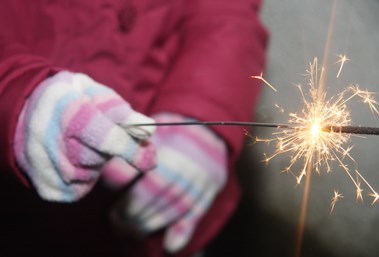 Sparklers burn at 1000°C-1600°C, at least 10 times the temperature of boiling water.

Check the Fireworks Code and get more essential tips on staying safe.
Downloadable leaflet: rb.gy/xm8tfb
Web: rb.gy/iebtxk
#SaferAutumn2021