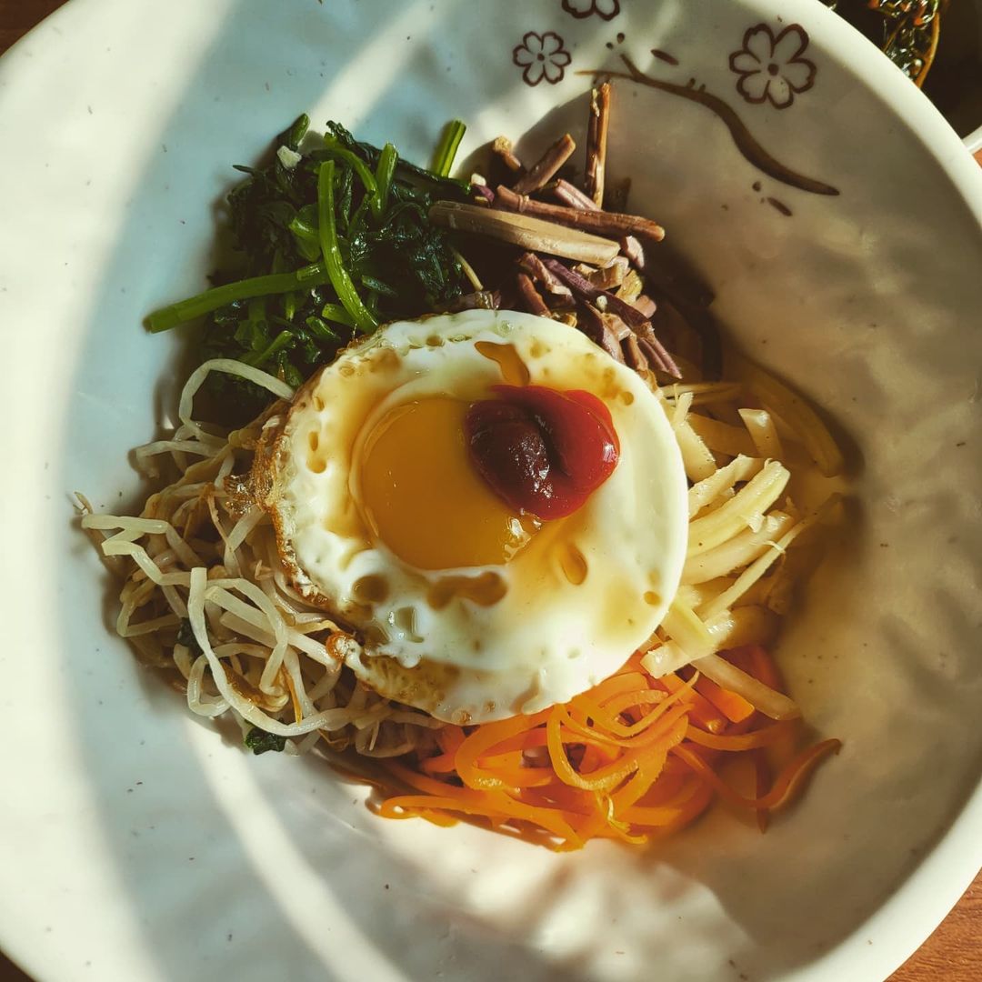 [20211027] Kang Minhyuk's SNS update

오늘 점심.
밥 위에 나물 위에 달걀 프라이. 그 위에 고추장은 조금만....
#오늘점심 #비빔밥

instagram.com/p/CVh8pvrP6Kx