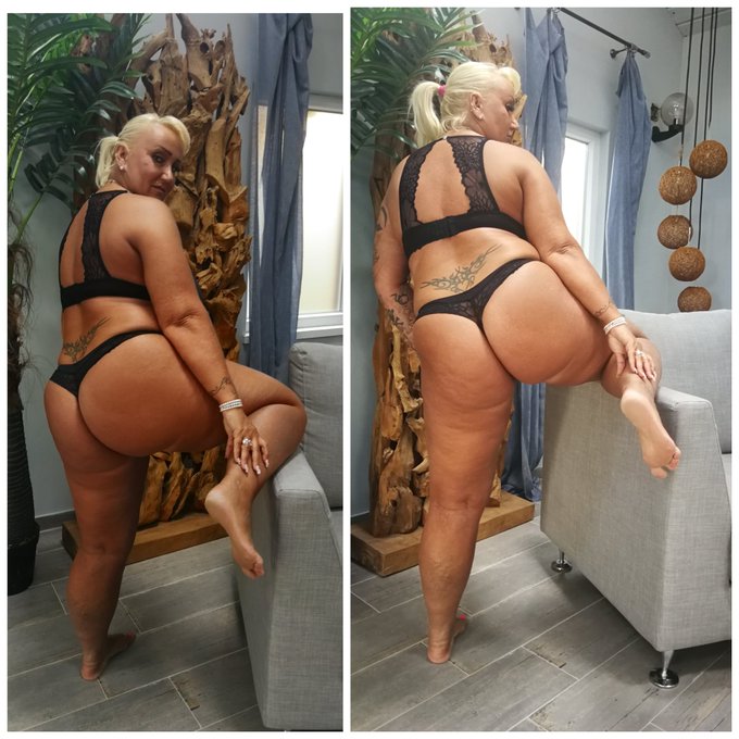 Rund und prall 🍑
#bigbootygirl #ass #arsch #string #dessous #blackisbeautiful #füsse #plussize #blondie