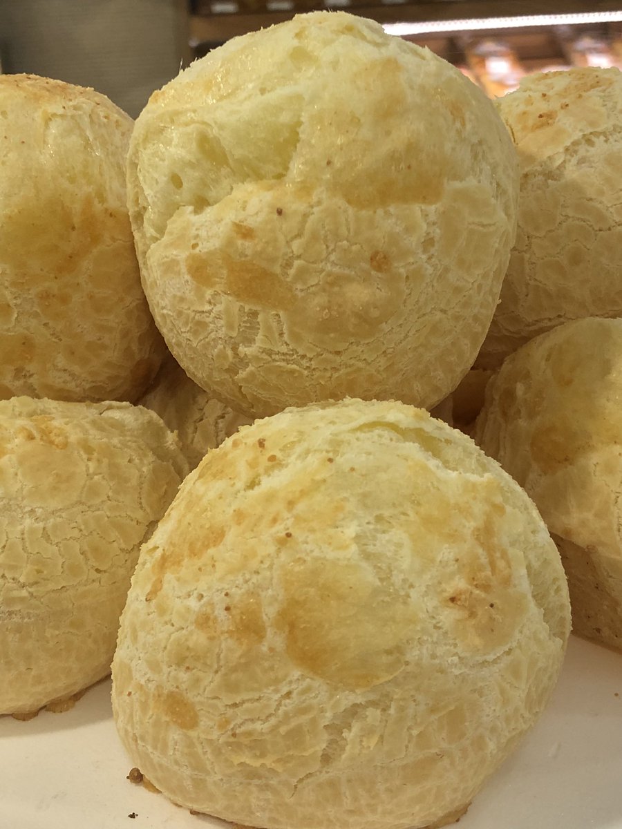 PVitoriaRegia's tweet photo. Nosso pão de Queijo G é uma delícia #padariavitoriaregiavilapires https://t.co/0WaRwcG2JM