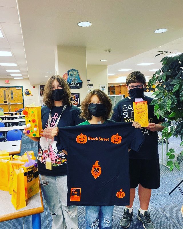 BeachStreetWI's tweet photo. Creations from the makerspace design studio club! #bsp #beachstreetpride #makerspaceclub #middleschoolclubs #studentdesigns https://t.co/Qxa4C5xbkz