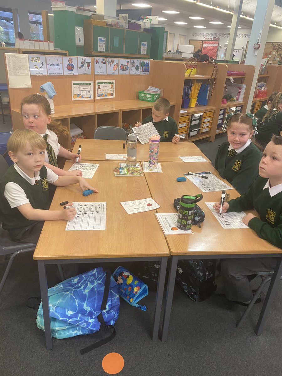 NicolsonMrs's tweet photo. Primary 2 practised their ‘ue’ words on their elkonin boxes this morning. They did great work! Well done boys and girls. 👏🏻 @StPatsKilsyth https://t.co/RoJIk4EP8q