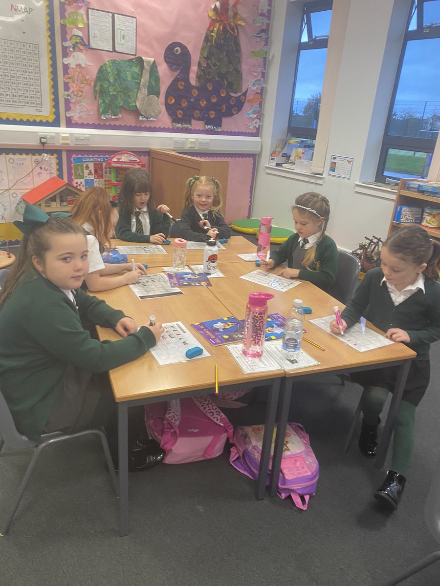 NicolsonMrs's tweet photo. Primary 2 practised their ‘ue’ words on their elkonin boxes this morning. They did great work! Well done boys and girls. 👏🏻 @StPatsKilsyth https://t.co/RoJIk4EP8q