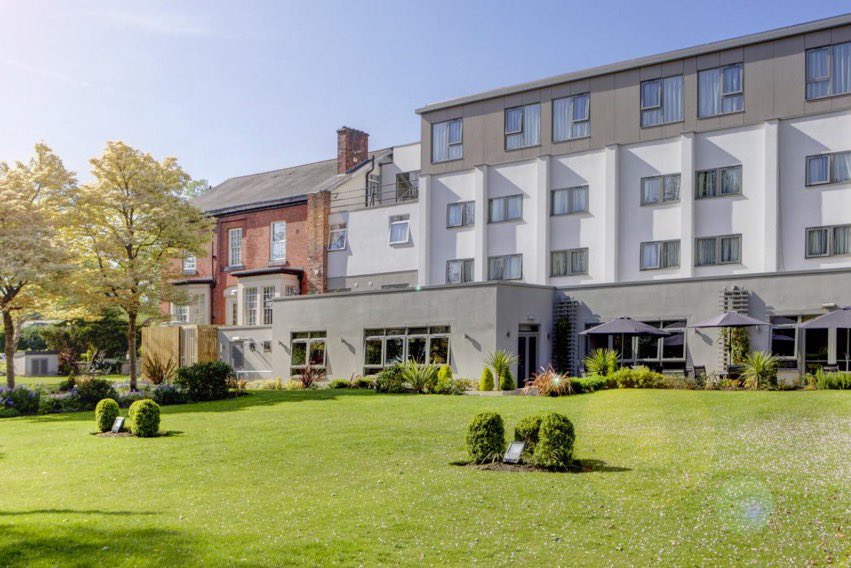 Colinstarkey37's tweet photo. Hi Twitter ! I am looking for Chef’s &amp; a part time kitchen Porter for @BW_Pinewood @POW_OneEighty to start ASAP ,if you are looking or know of anyone who is , then please email your CV to or call 01625 529211 pinewood.chef@pinewood-hotel.co.uk  #chefjobs #chef #Cheshire #Job https://t.co/10f1gahmI3