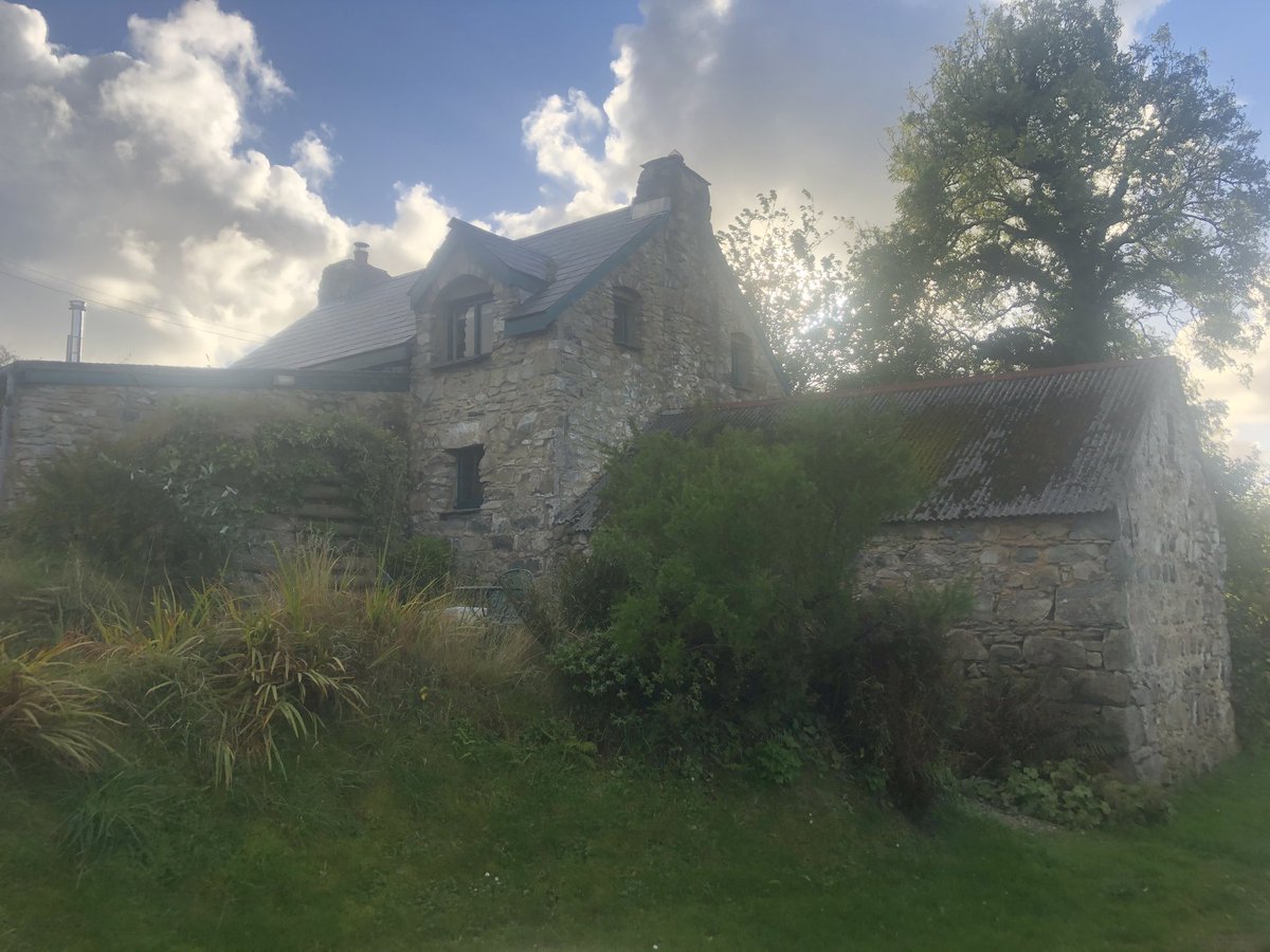 Late availability for Penfeidr Newydd, 30th October, £420 for the week. Sleeps 4, #dogfriendly, log burner. Overlooking stunning #Newport Bay on the spectacular #Pembrokeshire Coast.
newportholidaycottages.co.uk