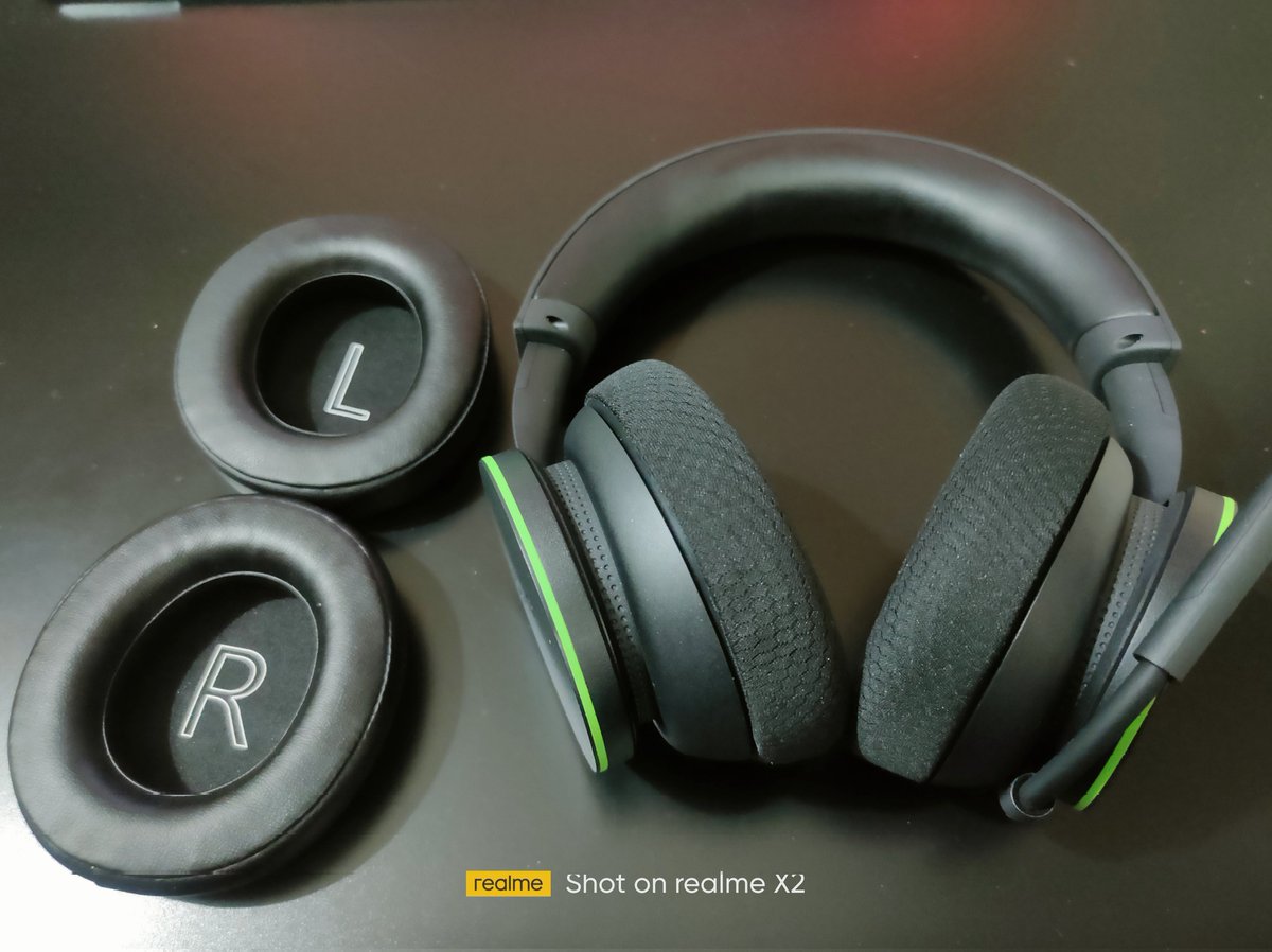 EcKo_Fly's tweet photo. Gracias al tuit de @eXtas1stv en el que avisaba de la compatibilidad de las almohadillas de los Arctis 7 con el headset de Xbox, decidí probar y pedirlas. Y ayer, una vez recibidas, las cambié y no puedo estar más contento con el resultado 😊😊 https://t.co/rde2XzKb1e