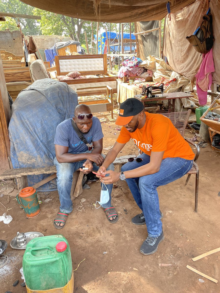 AscOrangeMali's tweet photo. Top départ de la journée tous vendeurs @orangemoney  avec l’ensemble du personnel d’@Orange_Mali qui ira à la rencontre de ses clients ! @BrelotteBa @OumarKas @AichaToure @DiopBintouKone https://t.co/izYbspQp58