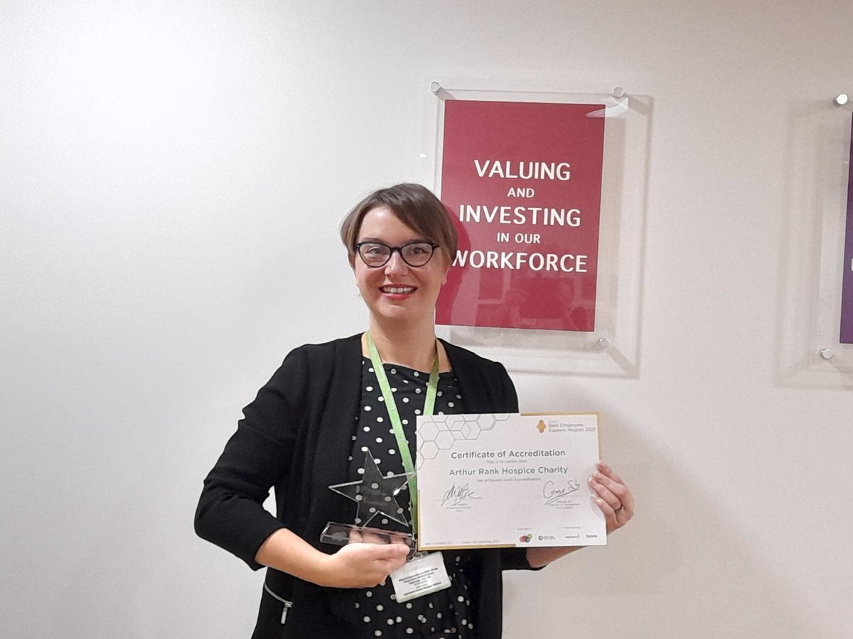 A rightly proud <a href="/GemmaHR_ARHC/">Gemma Manning</a> showing off <a href="/ArthurRankHouse/">Arthur Rank Hospice</a> Gold accreditation award &amp; certificate from Best Employers.
Want to join a Gold team? Check out our vacancies here: arhc.org.uk/join-us/work-f…