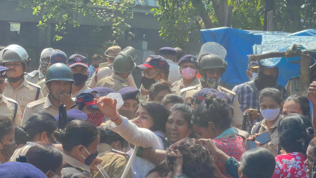 DiKsHaSaNkHe's tweet photo. 40-50  वर्ष वास्तव्य करत असलेल्या पुष्प विहार कॉलनीतील नागरिकांना कोणताही मोबदला न देता,कारवाई करणाऱ्या पश्चिम रेल्वे व केंद्र सरकारचा जाहीर  निषेध निषेध.
@CMOMaharashtra @AUThackeray @mybmc @GajananKirtikar @KishoriPednekar @AmolGKirtikar @isurajchavan @SardesaiVarun @nowdurga https://t.co/sGN4jz0WQh