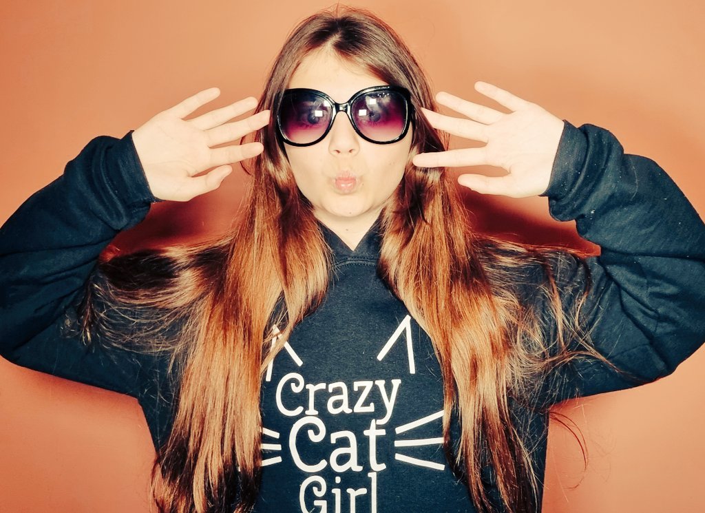 Hello!l Sooo busy the last few weeks, socials had to take a back seat for a little while 😔 Missed you all 👋 So what did I miss?! I'm building up to the cast &amp; crew Screening of <a href="/afluorescentsky/">A Fluorescent Sky</a> next week! My Feature lead as Cleo &amp; <a href="/Repeatthemovie/">REPEAT 🎬 - A Science Fiction Feature Film</a> screening at <a href="/BHAMFILMFEST/">Birmingham Film Festival</a>🤞 x