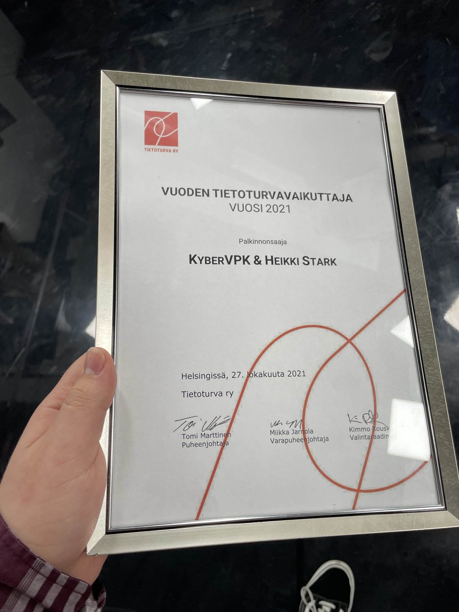 KyberVPK (@kybervpk) on Twitter photo ✨ Saimme <a href="/tietoturva_ry/">Tietoturva ry</a>:n myöntämän Vuoden Tietoturvavaikuttaja -kunniamaininnan yhdessä erinomaisen aktiivisen jäsenemme @heikkistark:n kanssa. ✨
On hienoa kuulla että työtämme arvostetaan, se motivoi jatkamaan! Kiitos! 💜
#Digiturvaviikko #tietoturvapäivä ✨ Saimme <a href="/tietoturva_ry/">Tietoturva ry</a>:n myöntämän Vuoden Tietoturvavaikuttaja -kunniamaininnan yhdessä erinomaisen aktiivisen jäsenemme @heikkistark:n kanssa. ✨
On hienoa kuulla että työtämme arvostetaan, se motivoi jatkamaan! Kiitos! 💜
#Digiturvaviikko #tietoturvapäivä