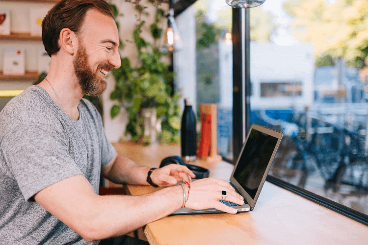 RuAnderson01's tweet photo. How to Focus On What Matters as an Online Personal Trainer #onlinefitnessbusiness #onlinesuccess Tune in now ➡ https://t.co/DBeSq54Cgv https://t.co/jhuJl9XFo5