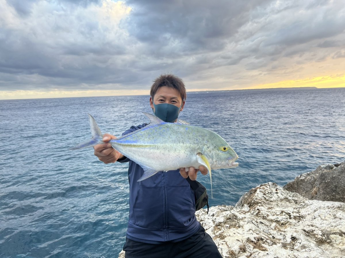 GAMISAN18's tweet photo. 仕事の合間に久々の釣り🎣
#カスミアジ
#モンガラ？
#北大東島
#釣り https://t.co/6QvLYSVVHs