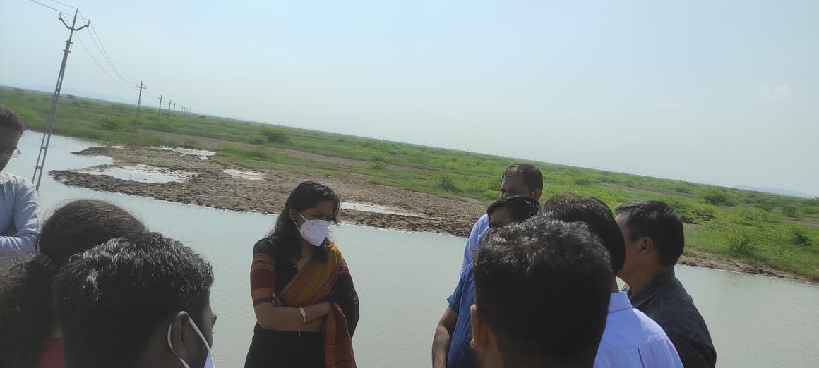 મોજે.સવાઇનગર, તા.ભાવનગરના સર્વે નં.૬૭ પૈકી ૧ ની મીઠા ઉત્પાદનના હેતુ માટે જમીન ફાળવવાના કારણે ભાલ વિસ્તારમાં વોટર લોગીંગ બાબતે તા.૨૭/૧૦/૨૦૨૧ ના રોજ સ્થળ મુલાકાત