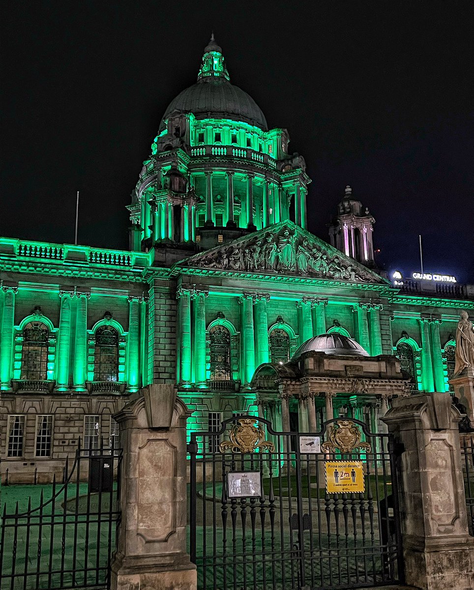 ImHarshSoni's tweet photo. Belfast City Council's civic edifice at Donegall Square, Belfast, Northern Ireland. #Nightshot #architecturephotography 
#Northernireland 
#QUBMscbloggers
#Studentlife #Exploring https://t.co/d0MYvQE38K