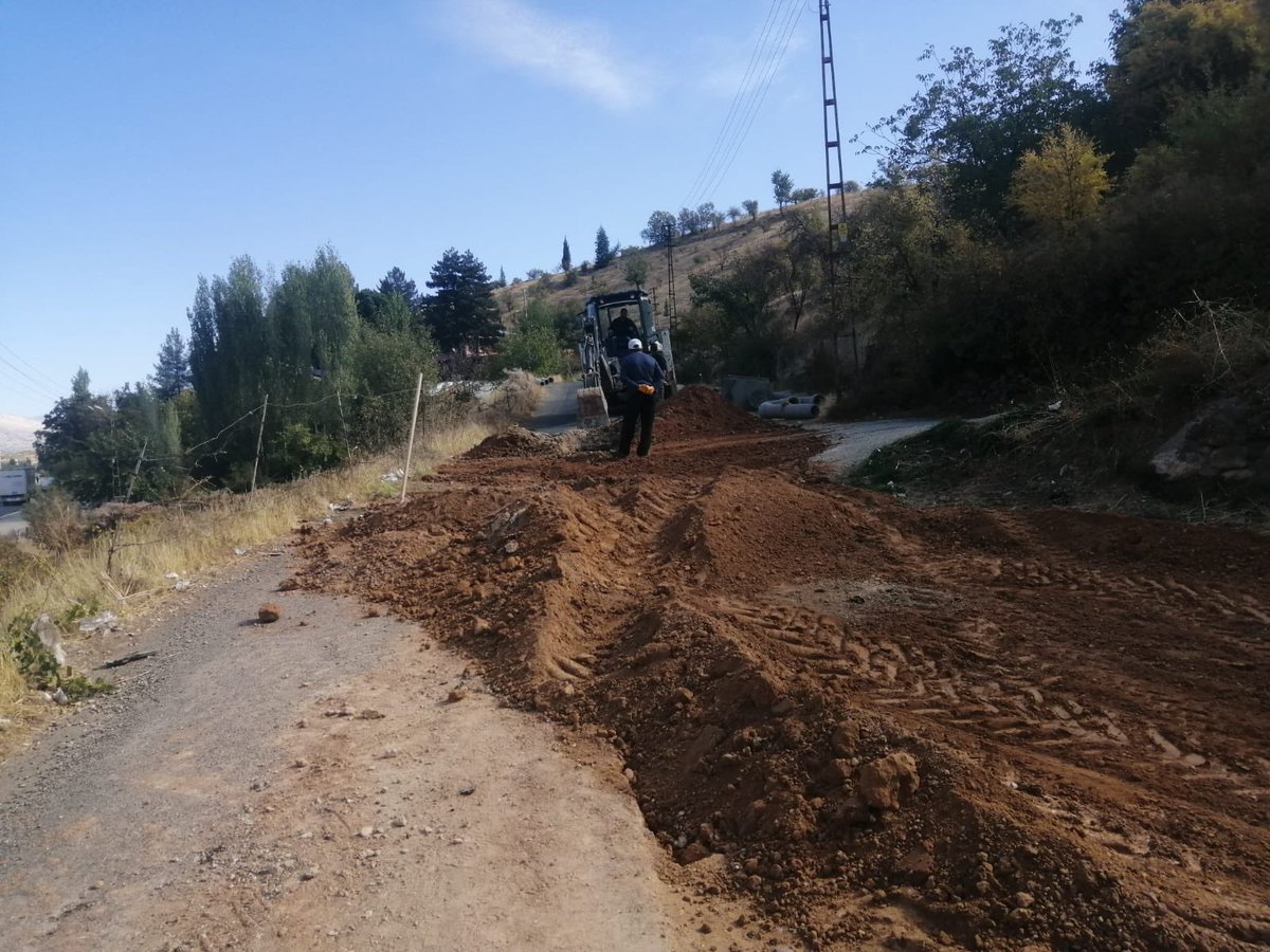 bldgolbasi's tweet photo. Ekiplerimiz Tarafından Akçakaya Köyü Yolunda Kanalizasyon Alt Yapı Çalışmalarımız Devam Ediyor. @iskender_02 https://t.co/z8TS0mSZde