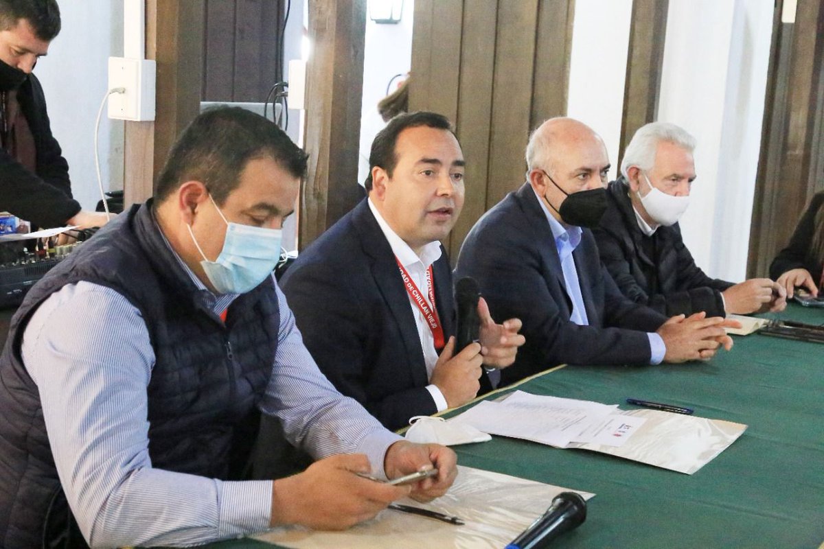 Farcodiubb's tweet photo. 📌Mg. Roberto Burdiles Allende, decano de nuestra facultad @Farcodiubb participó en Conversatorio Smart City organizado por @faceubb en conjunto con la Municipalidad de Chillán Viejo y la participación de TelSur-Gtd y Corfo. #hilo https://t.co/vOPm8JeoBP