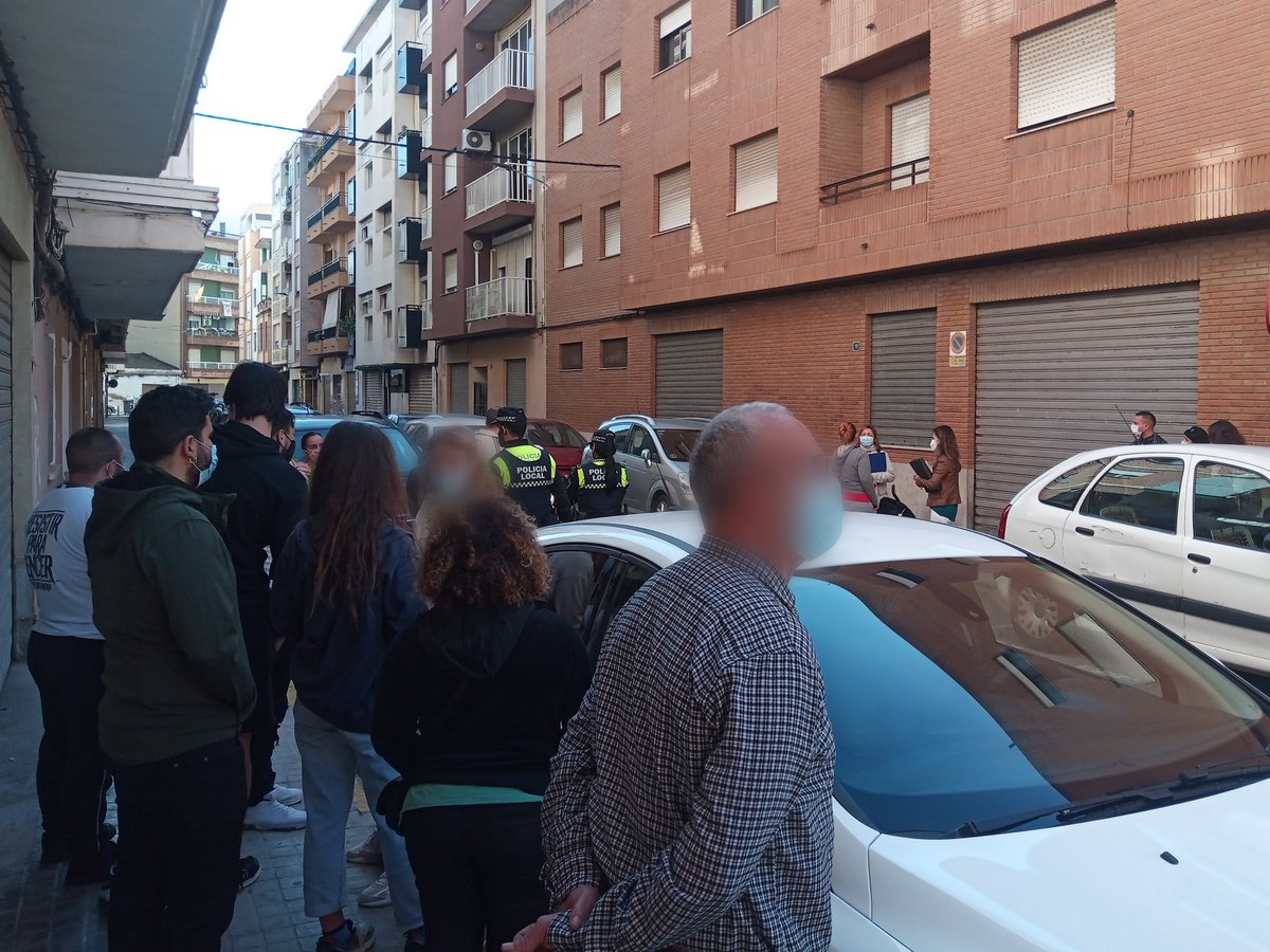 IvhanGavilan's tweet photo. Com era això de que al vostre poble no existeixen desnonaments?Una dona amb menors i ni alternativa habitacional li heu oferit.Vergonya de com cuideu de les veïnes desde el gobern municipal @PSOETorrent  @CsTorrent 
#torrent @Aj_Torrent https://t.co/bdd7jRl81f