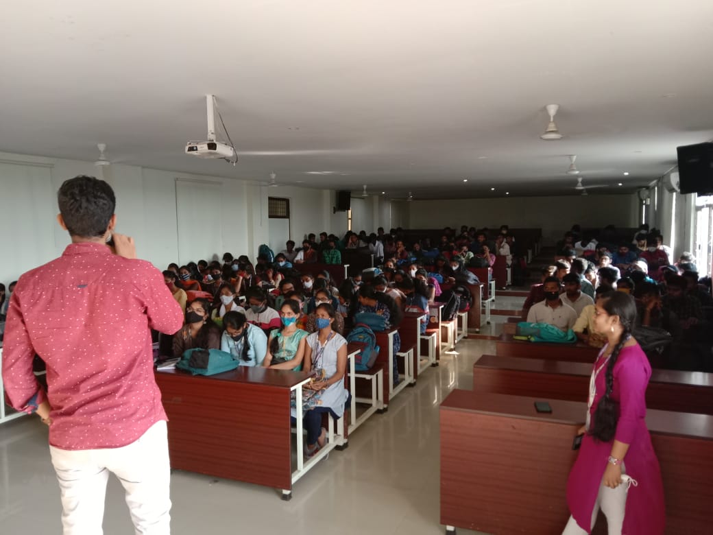 FssugGlug's tweet photo. A session on Software Freedom for CMREC, Ece 2nd years was conducted on 27 Oct, by FSSUG Glug.
@SwechaFSMI https://t.co/QoKyApZNXq