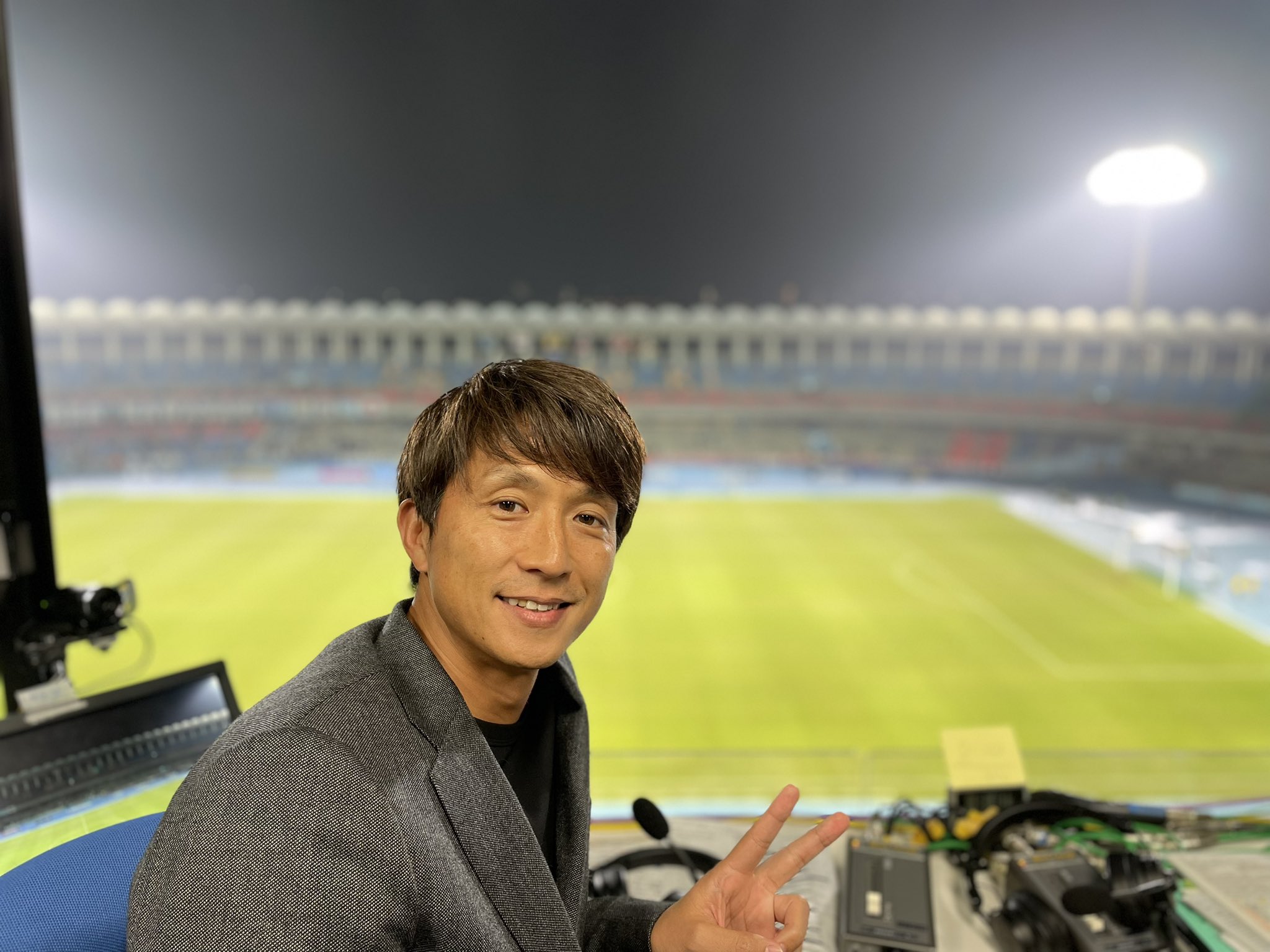 福西崇史 𝐓𝐚𝐤𝐚𝐬𝐡𝐢 𝐅𝐮𝐤𝐮𝐧𝐢𝐬𝐡𝐢 天皇杯準々決勝 川崎フロンターレvs 鹿島アントラーズの解説でした 後半の鹿島の勢いはよかったけど 川崎の要所を抑える試合運びはうまかった 先に点取れるのはデカイよなぁ 天皇杯 準々決勝 川崎