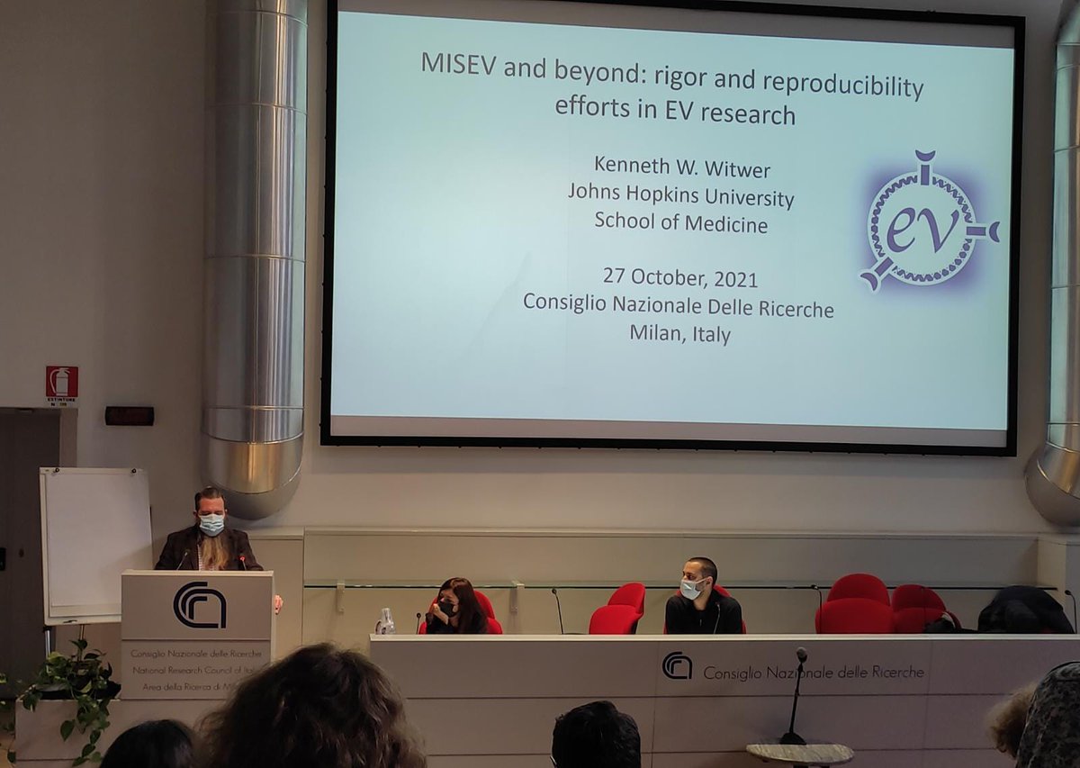 MarinaCretich's tweet image. Thank you so much @KennethWWitwer for visiting, for discussion and for the awesome presentation! It has been an honor for me and @LabGori to host you
 See you soon!!