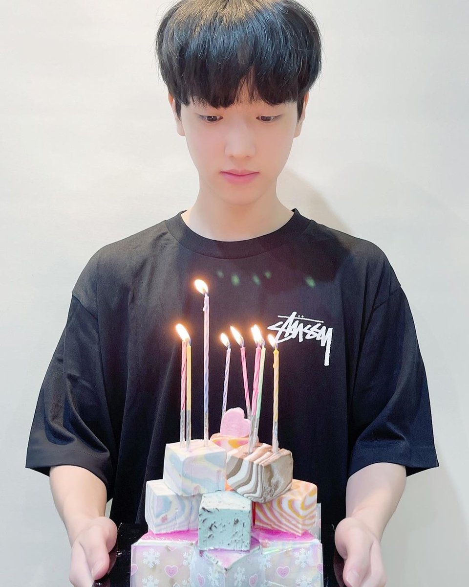 xikers_global's tweet photo. [INSTAGRAM UPDATE]

[#STAFF_VIEW] Birthday Behind🥳🎉 The last stars of this year's birthday are here! Ta-da! ✨ Yoo Jun, Ye Chan! 05s, happy birthday! 👏🏻
⠀
#KQFellaz #KQ https://t.co/HQoQopXxmB