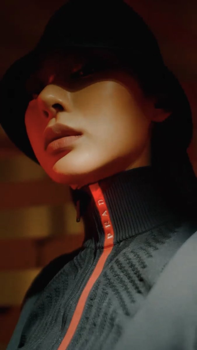 jaeleee____kwon's tweet photo. Prada brand #NOZE #noze_wayb #CHANYEOL #parkchanyeol #realpcy https://t.co/EUC9pIhfFF