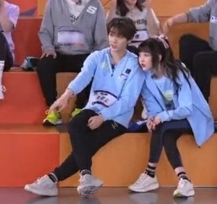 xiaojiunagqc's tweet photo. I'll always find it cute how Nine and Nene's names are so similar and the only thing that differs it ks one vowel hahaha, also it's so cute how they are both amazing vocalists and were known also for their cute accents when speaking chinese 🥰😂
https://t.co/4aDf47BhN8